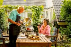 Cobb Pro Premier Air Houtskoolbarbecue - Grijs -Buitenleven Winkel 1267 1900 p1090050 met rook 25
