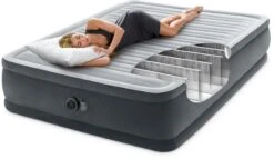 Intex Comfort Plush Hoog Luchtbed - Queensize - Ingebouwde Elektrische Pomp -Buitenleven Winkel 1320 1900 64414 inuse3 2023 300