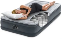 Intex Comfort Plush Luchtbed - Eenpersoons - Ingebouwde Elektrische Pomp -Buitenleven Winkel 1320 1900 67766 inuse 2023 300
