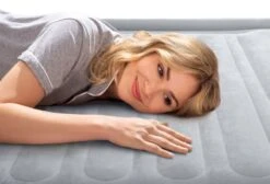 Intex Comfort Plush Luchtbed - Tweepersoons - Ingebouwde Elektrische Pomp -Buitenleven Winkel 1320 1900 67768 inuse2 2022 300