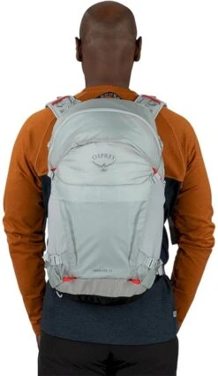 Osprey Hikelite Wandelrugzak - 26 Liter - Zilver -Buitenleven Winkel 1900 1900 0039 hikelite 26l s23 onbody6 silverlining 10004802