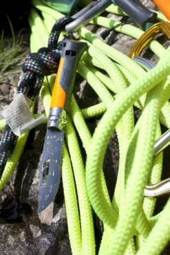 Opinel N°08 Outdoor Zakmes - Oranje -Buitenleven Winkel 3123840015779 opinel outdoor 8 oranje sfeer1 resultaat