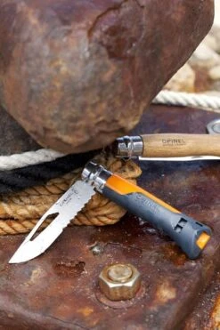 Opinel N°08 Outdoor Zakmes - Oranje -Buitenleven Winkel 3123840015779 opinel outdoor 8 oranje sfeer2 resultaat
