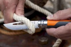 Opinel N°08 Outdoor Zakmes - Oranje -Buitenleven Winkel 3123840015779 opinel outdoor 8 oranje sfeer3 resultaat